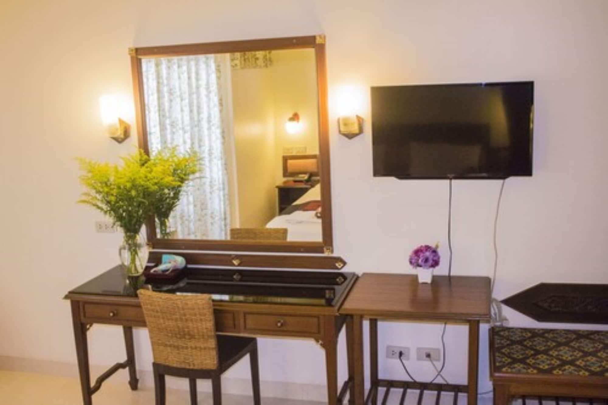 צ'יאנג מאי People Place Boutique In Town Hotel - Sha Extra Plus מראה חיצוני תמונה